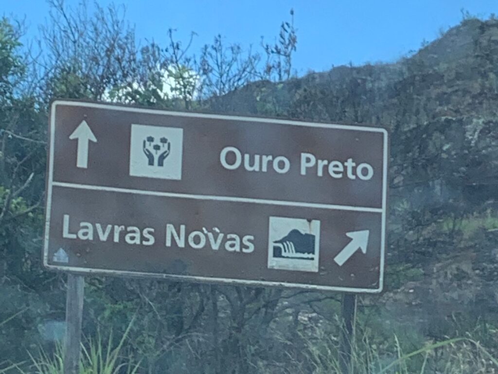 Placa na estrada